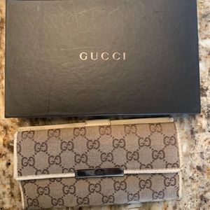 Gucci authentic wallet